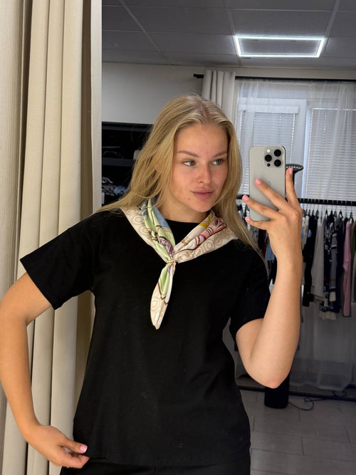 Relaxed Tee & Printed Scarf Set